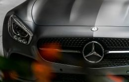 close up photo of Mercedez-Benz vehicle